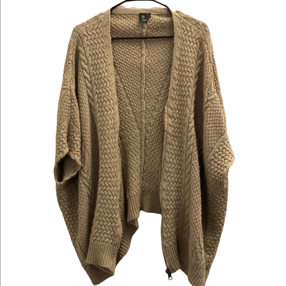 Knit full zip short sleeved sweater.